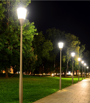 Metal Lamp Post With LED Light-1